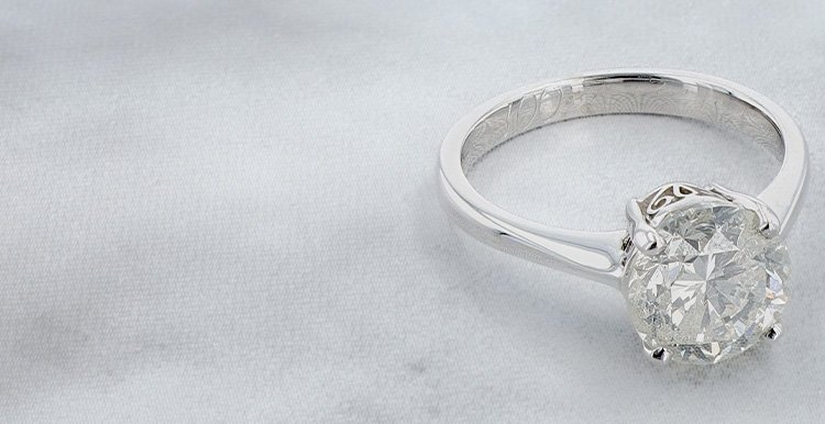 Discover our beautiful range of diamond rings