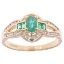 18ct Yellow Gold 0.33ct Diamond And Emerald Cluster Ring