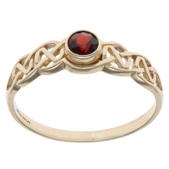 9ct Yellow Gold Garnet Single Stone Ring