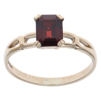 9ct Yellow Gold Garnet Solitaire Ring