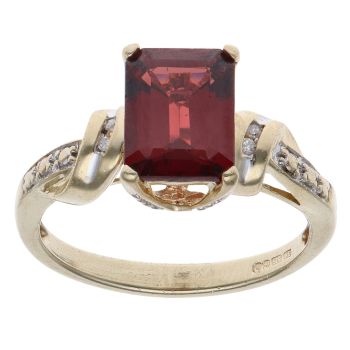 9ct Yellow Gold 0.05ct Diamond and Garnet Single Stone Ring