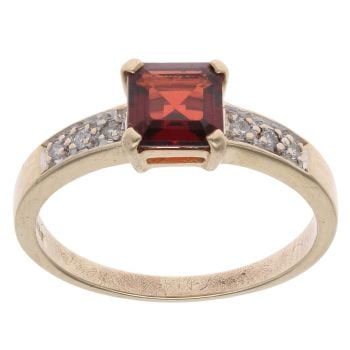9ct Yellow Gold 0.05ct Diamond And Garnet Solitaire Ring