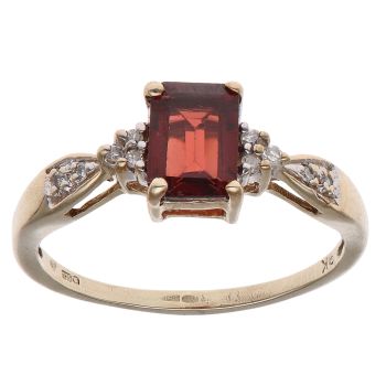 9ct Yellow Gold 0.05ct Diamond and Garnet Single Stone Ring