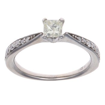 18ct White Gold 0.70ct Princess and Brilliant Cut Diamond Solitaire Ring