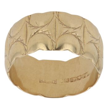 18ct Yellow Gold 9mm Patterned Wedding Band