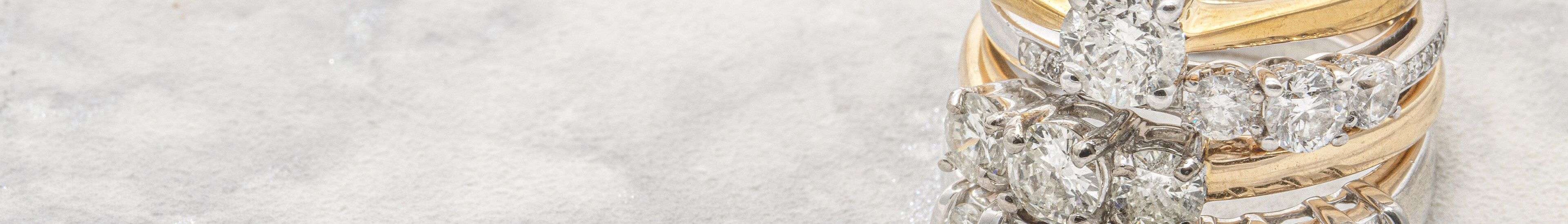 Yellow Gold Mens Bloodstone P Rings Jewellery Ramsdens Jewellery