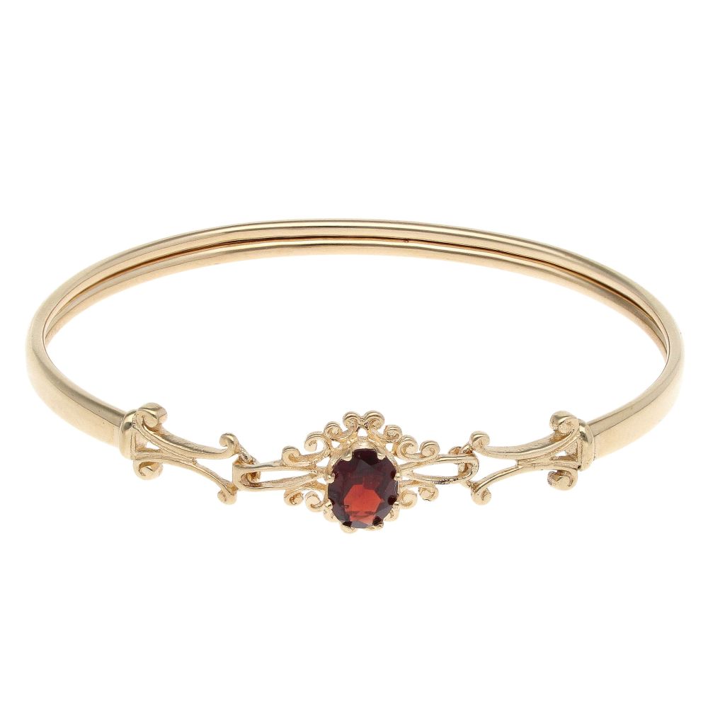 9ct Yellow Gold Patterned Garnet Bangle