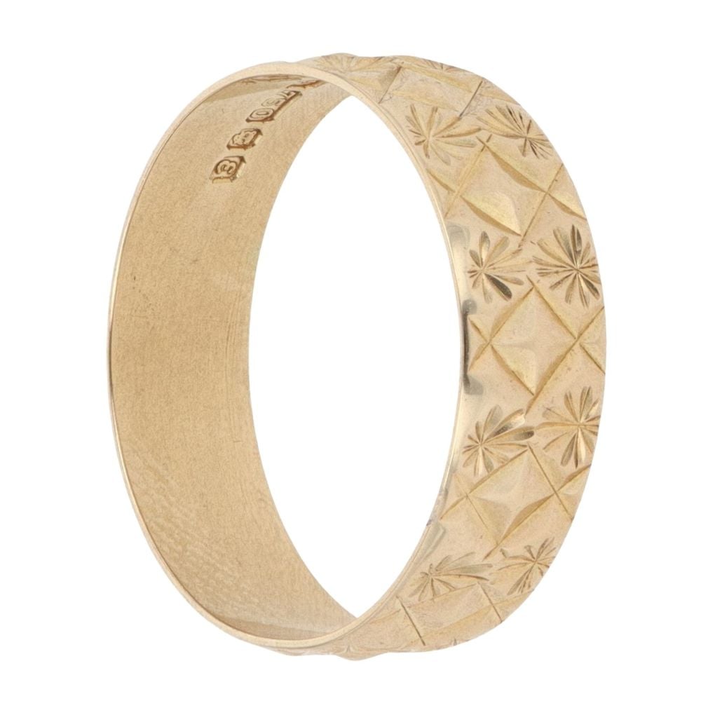18ct Yellow Gold Diamond Cut Patterned Wedding Band 5.4mm