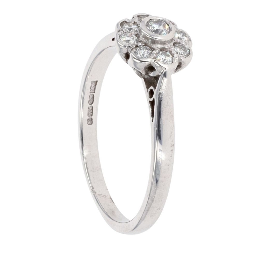 9ct White Gold 0.30ct Diamond Daisy Cluster Ring