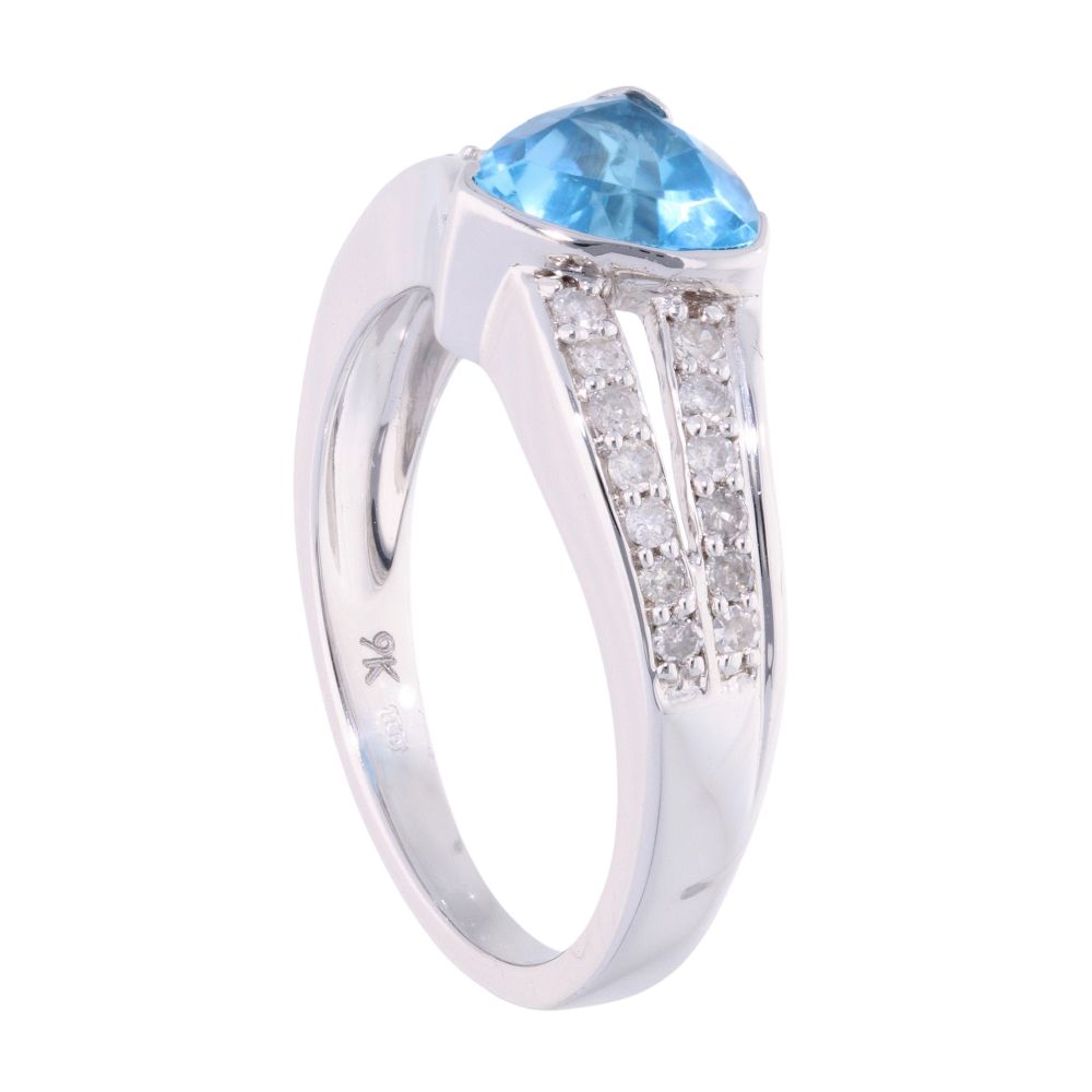 18K White Gold Topaz Dress Ring