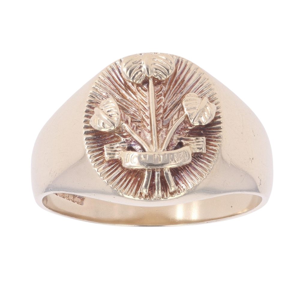 9ct Yellow Gold Welsh Feathers Signet Ring RAMS989330978004 | Ramsdens ...