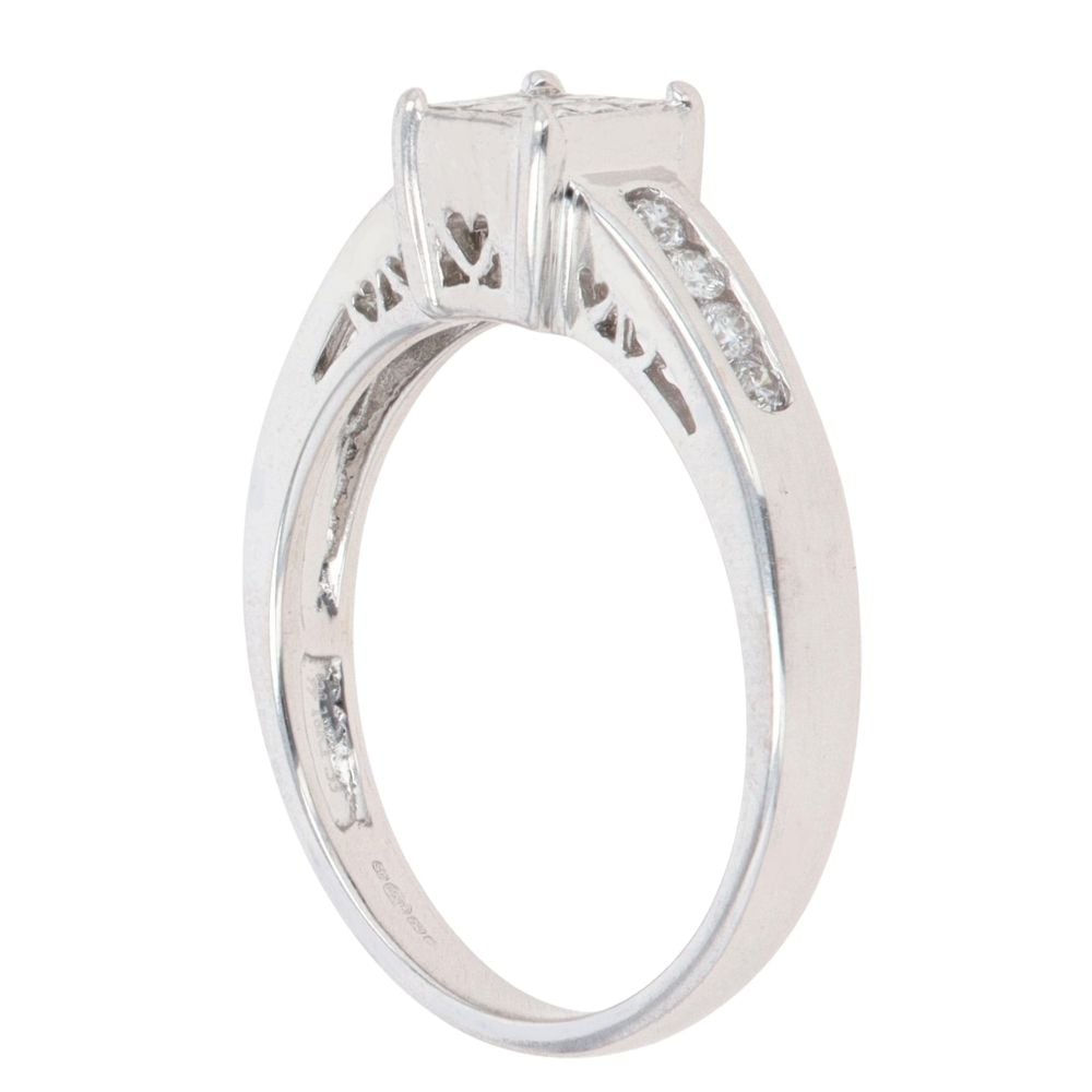 18ct White Gold 0.33ct Diamond Cluster Ring