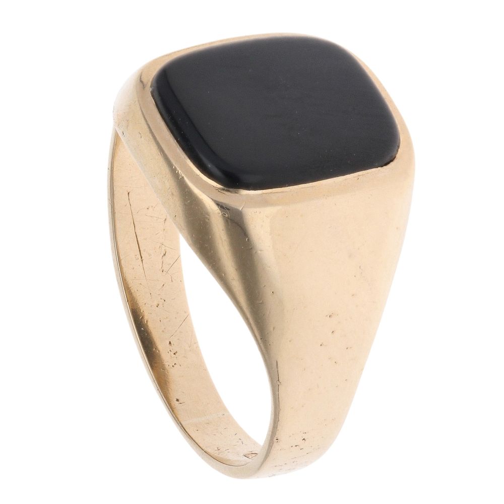 9ct Yellow Gold Onyx Square Signet Ring RAMS879362617004