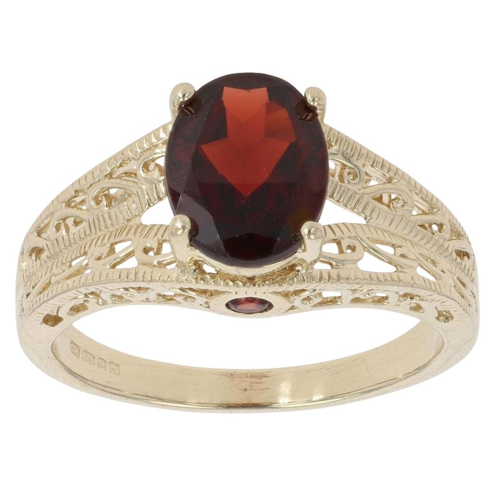 9ct Yellow Gold Garnet Solitaire Patterned Ring