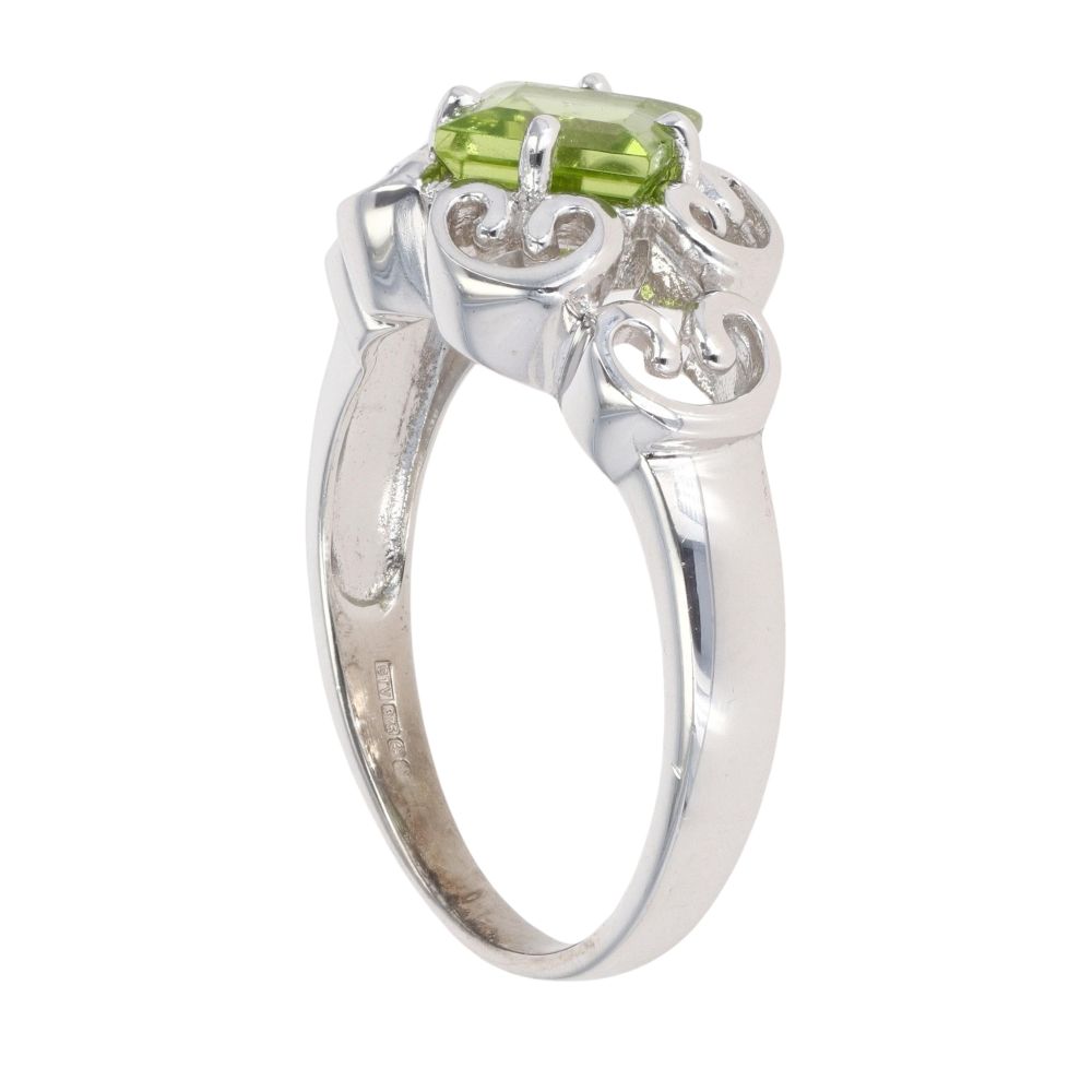 9ct White Gold Peridot Single Stone Ring